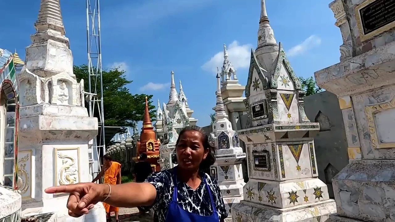 ชาวบ้านเดือด สาปแช่งโจรทุบเจดีย์เก็บอัฐิบรรพบุรุษ ขโมยเงิน-โกศทองเหลือง