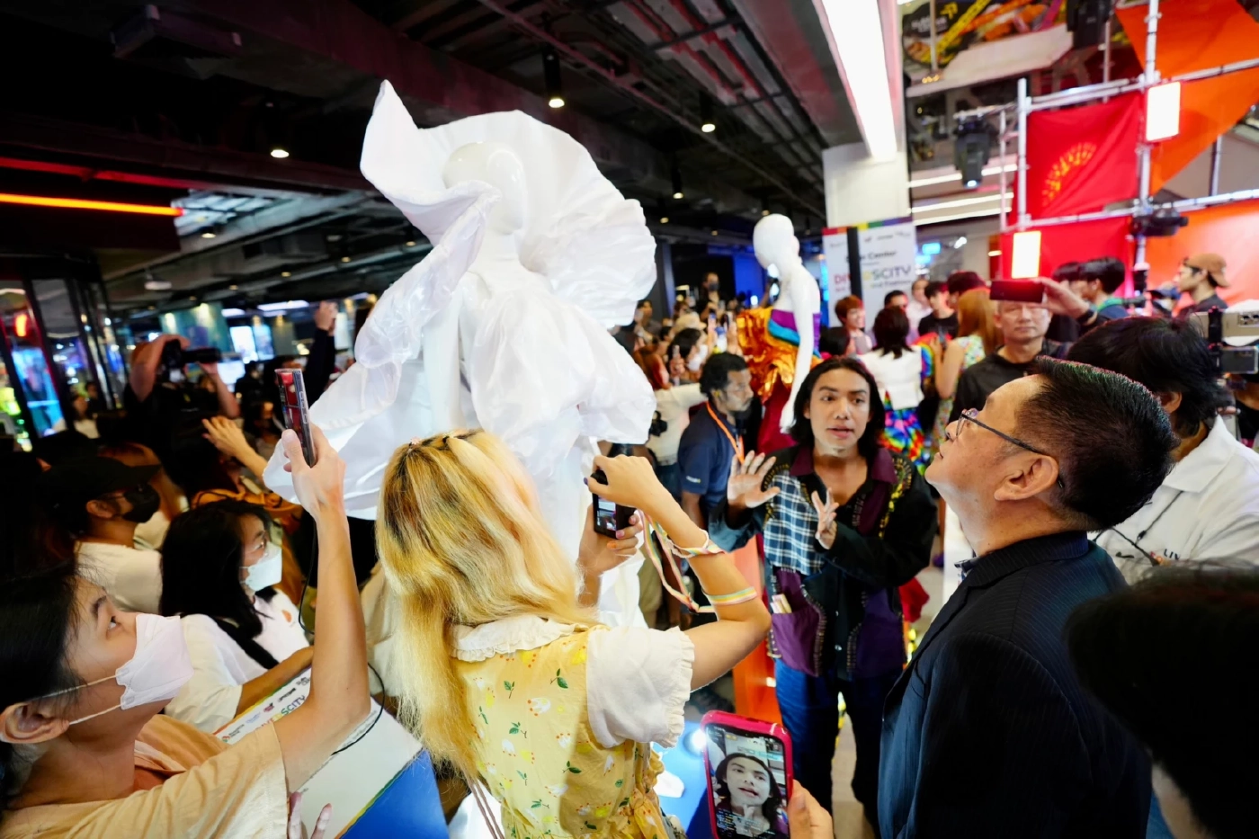 "เพื่อไทย" ย้ำดันสมรสเท่าเทียมเข้าสภาทันที พร้อมหนุนเปลี่ยนคำนำหน้านาม