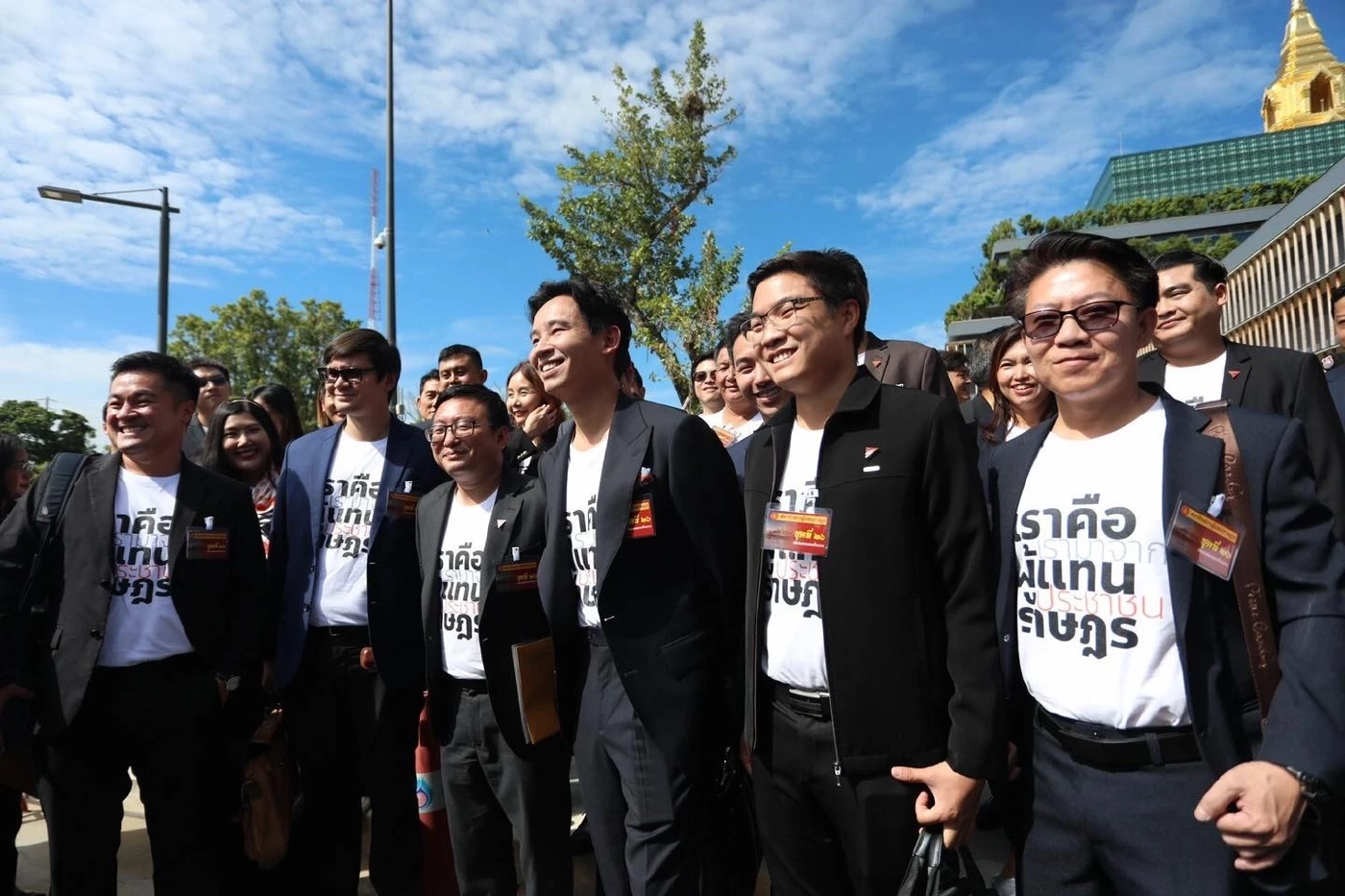 ปูดหนัก "เพื่อไทย" อาจฉีก MOU จับขั้วรัฐบาลเก่า พา "ทักษิณ" กลับบ้าน