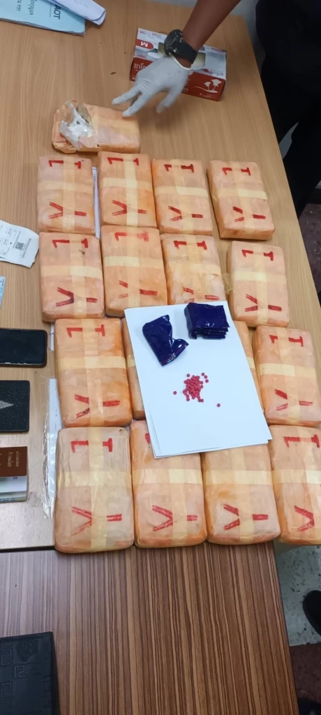 ช่างกล้า! รวบหนุ่มปัตตานี คาเครื่องเอกซเรย์ ขนยาบ้าแสนเม็ดขึ้นเครื่องบิน