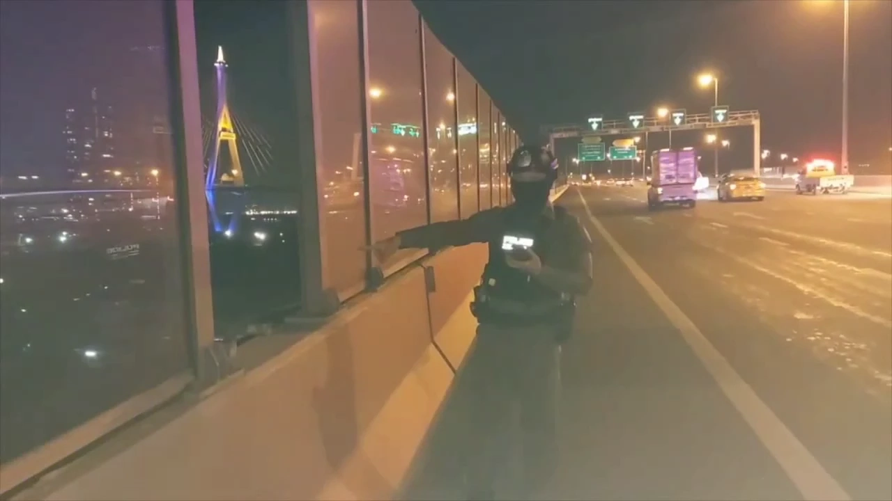 หนุ่มวัย 29 ปี สั่งลาญาติในไลน์ ก่อนขับชนแบริเออร์ กระโดดสะพานภูมิพล สาหัส