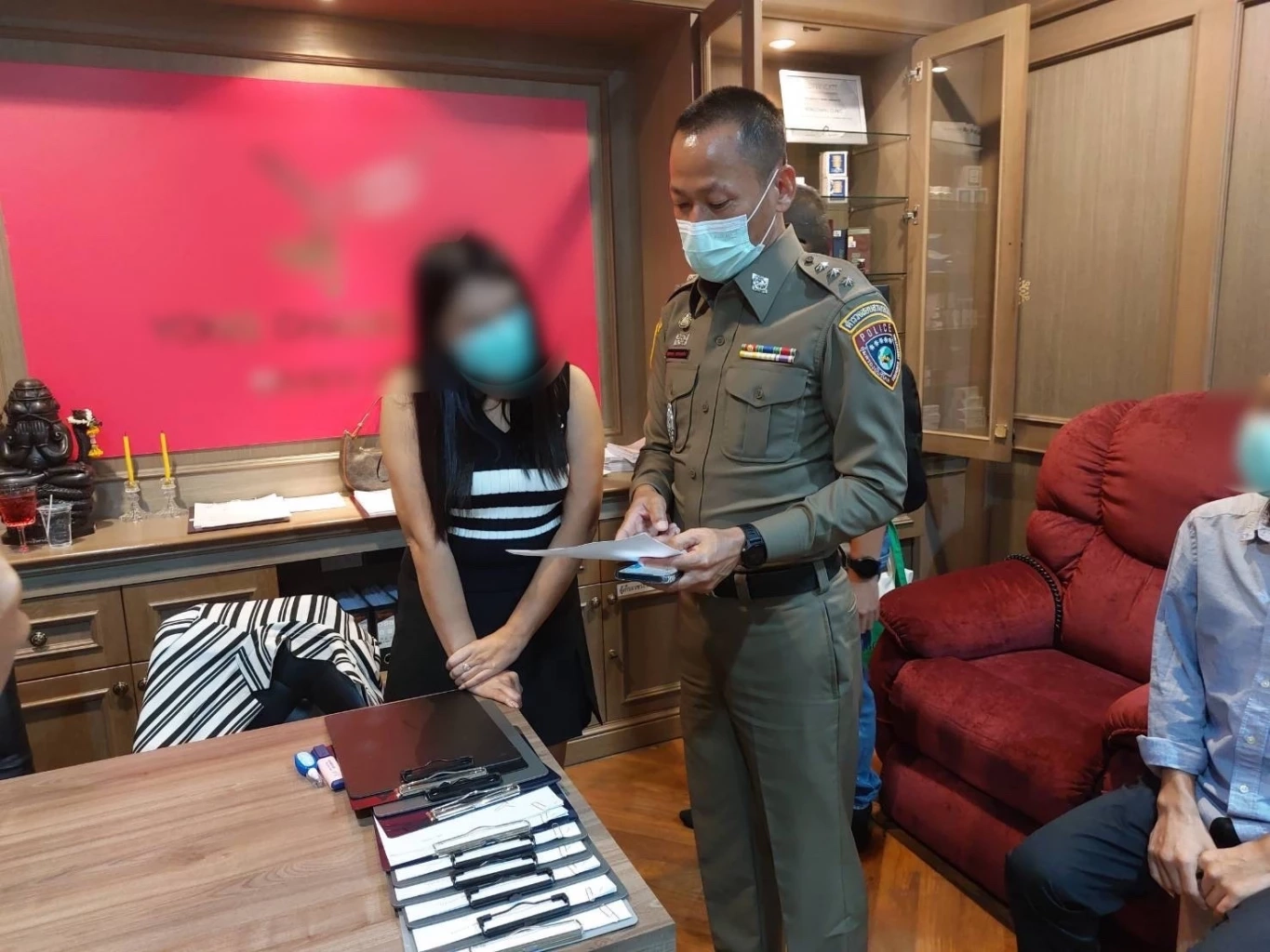 ปคบ.บุกจับหมอเถื่อนคลินิกย่านลาดพร้าว รับฉีดฟีลเลอร์ให้ลูกค้า