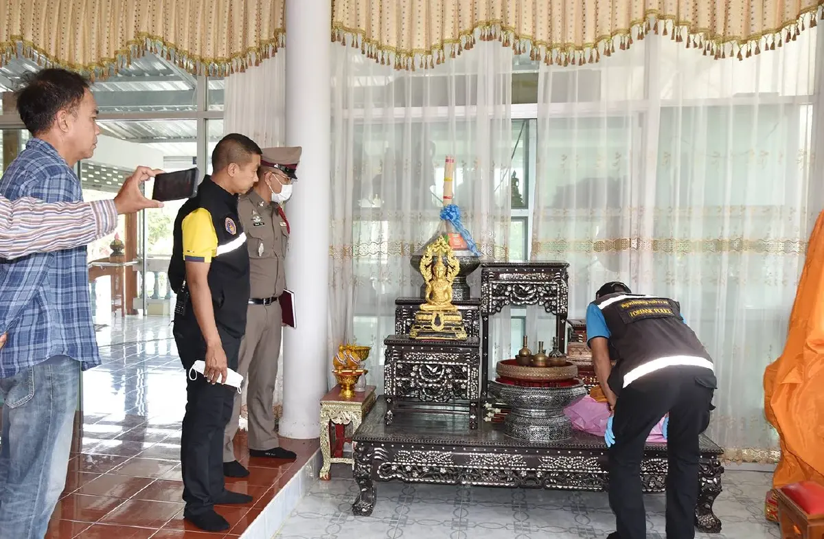 บาปหนา โจรขโมยตู้พระอภิธรรมอายุกว่า 100 ปี ในวัดดัง เจ้าอาวาสสงสัยพระลูกวัด