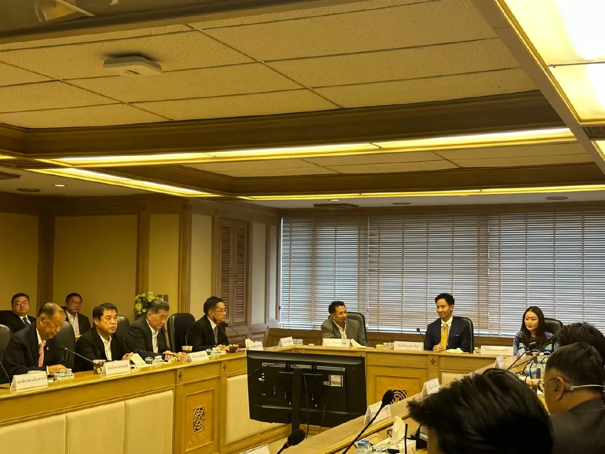 ประชุมแกนนำ 8 พรรคร่วม