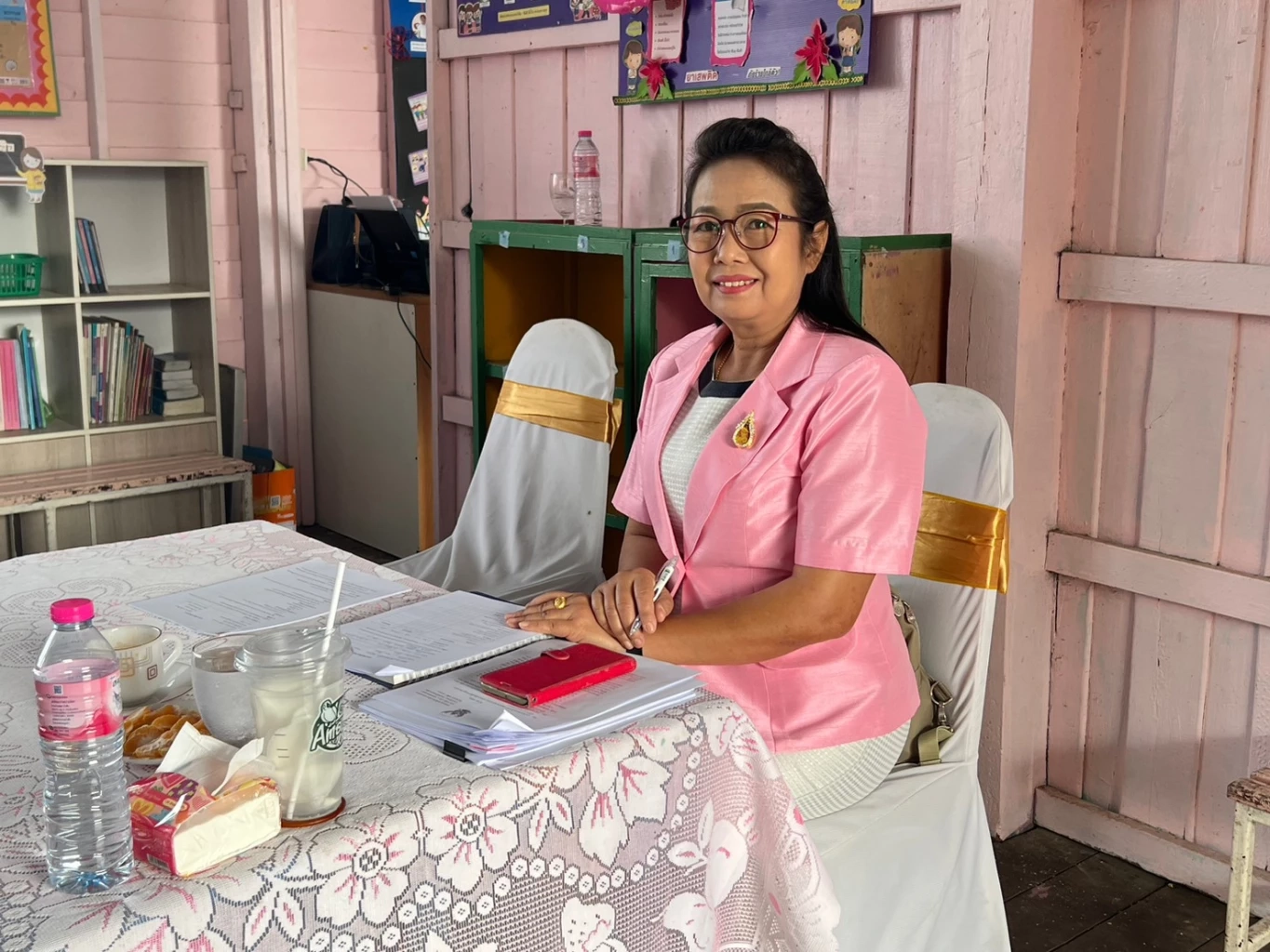 นร.โคราช เสี่ยงชีวิตข้ามถนน 4 เลน เช้า-เย็น ครูวอนเร่งสร้างสะพานลอย