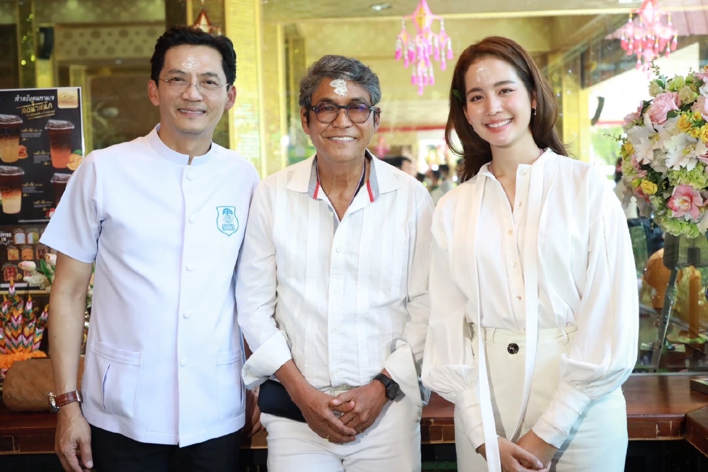 โบว์ เมลดา นำทีมศิลปินดารา ทำบุญ วันวิสาขบูชา 2566