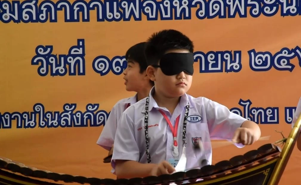 ฮือฮา! ป.5 โชว์สกิลเทพ ปิดตาตีระนาดเอก ในงานสภากาแฟ (มีคลิป)