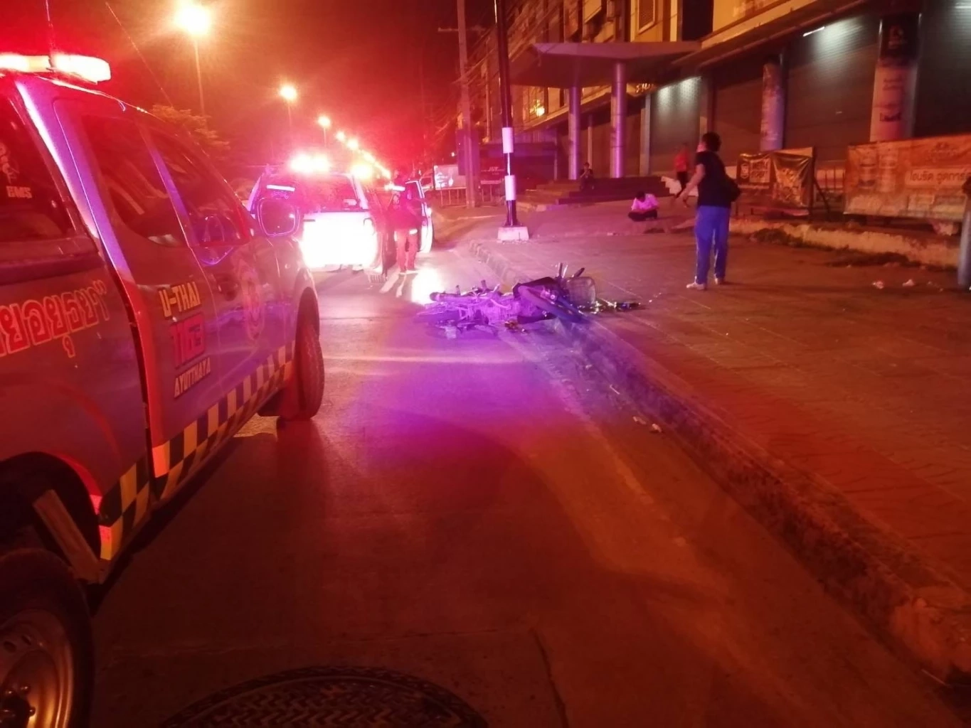 กู้ภัยฯขนหัวลุก ช่วยหนุ่มจยย.คว่ำ เหยื่อบอกไปช่วย"ผี-มัจจุราช"ข้างๆก่อน