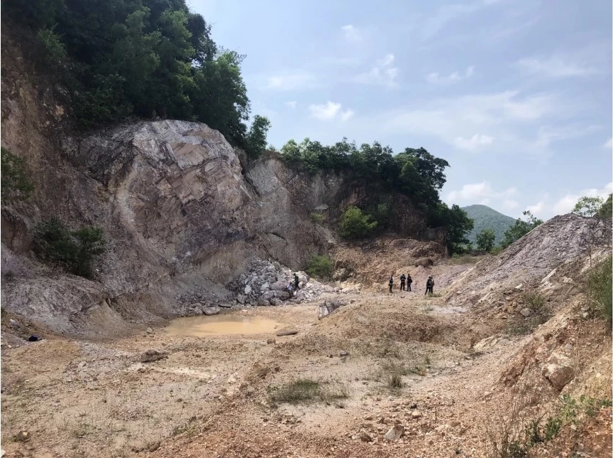 อัยการสั่งฟ้อง "เจ๊อ้อย" พร้อมครอบครัว คดีบุกรุกโบราณสถานเขาแดง-เขาน้อย