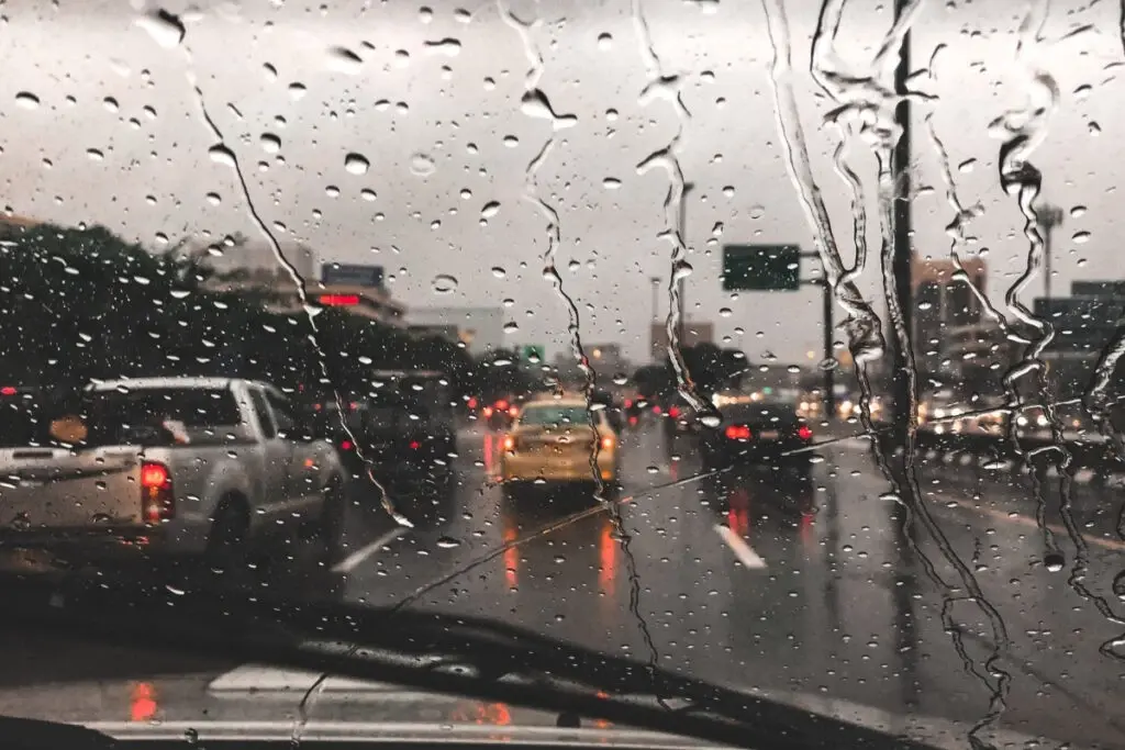 เตือน ปชช. ภาคใต้ ภาคเหนือ ตะวันออกเตรียมอ่วม!! เจอทั้งฝนฟ้าคะนอง ฝนตกหนัก   