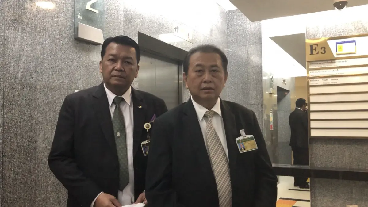"ส.ว.เสรี" หอบหลักฐาน ถก กกต. เร่งสอบปมหุ้นไอทีวี "พิธา"