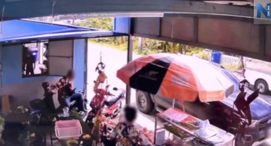 2 ส.ต.ท.มอบตัว คดีเก็บส่วยสติ๊กเกอร์ร้านกล้วยทอด ปฏิเสธไม่ได้ทำ