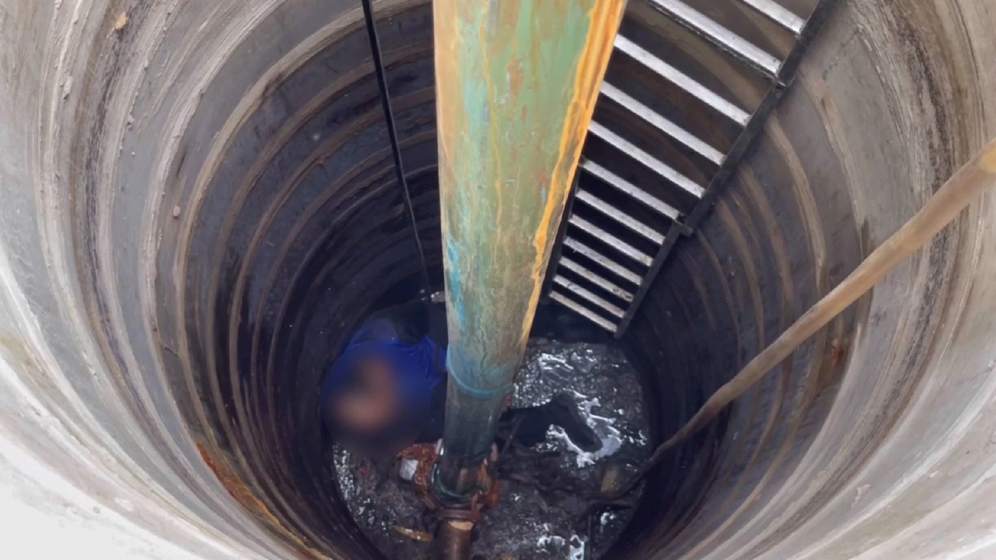 ชาวนาลงบ่อบาดาล ลึก 10 เมตร เช็กปั๊มน้ำ เกิดหมดสติ กู้ภัยช่วยรอดหวุดหวิด