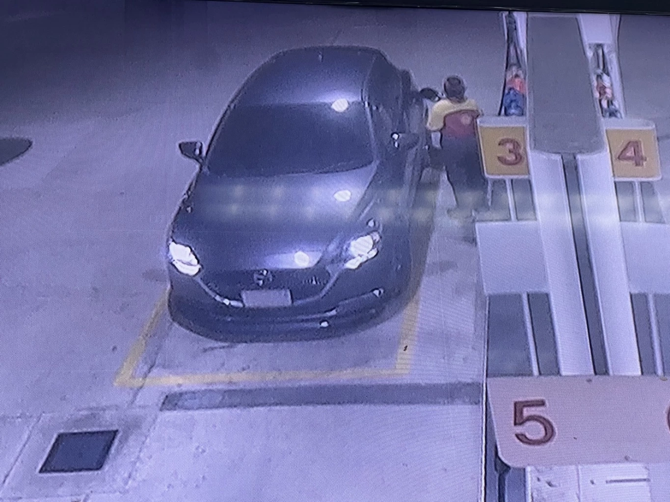 เปิดคลิป เก๋งเติมน้ำมันแล้งซิ่งหนี กระชากสายหัวจ่ายขาดตาม ปั๊มหวิดบึ้ม