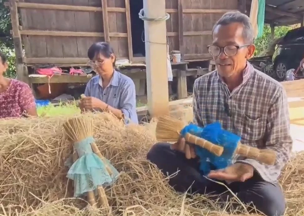 "ตุ๊กตาฟาง" ของเล่นเด็กแนวคิดสร้างสรรค์จากอดีตสู่ปัจจุบัน