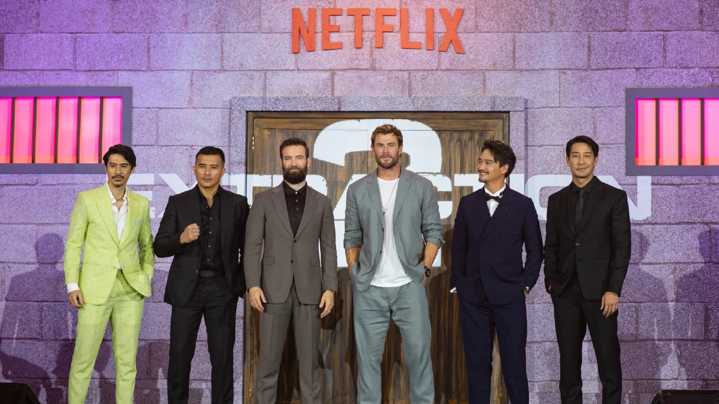 ตัวพ่อสายบู๊ อนันดา - ป้อง ณวัฒน์ บินกระทบไหล่ ดารานำใน EXTRACTION 2