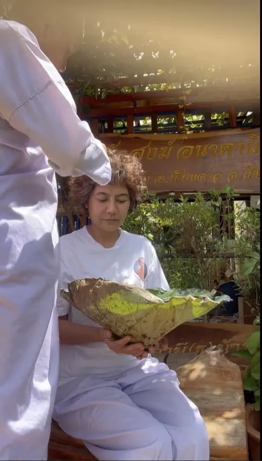 ปอนด์ รุ่งรัตน์ ปลงผมบวชชี แฟน ๆ ร่วมอนุโมทนา  