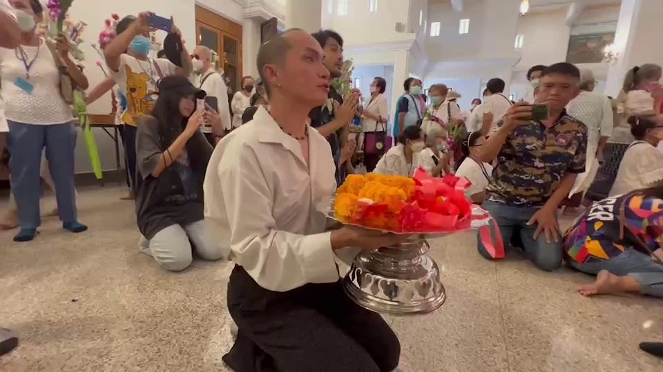 "พัดชา เทพสามตา" เข้ากราบขอขมาสรีระสังขาร "หลวงพ่อรวย" หลังกระทำไม่เหมาะสม