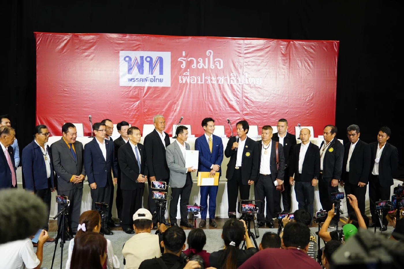 "พิธา" ดีใจ กกต. เตรียมรับรอง ส.ส. เร็วขึ้น เชื่อส่งผลดีโหวตเลือกนายกฯ