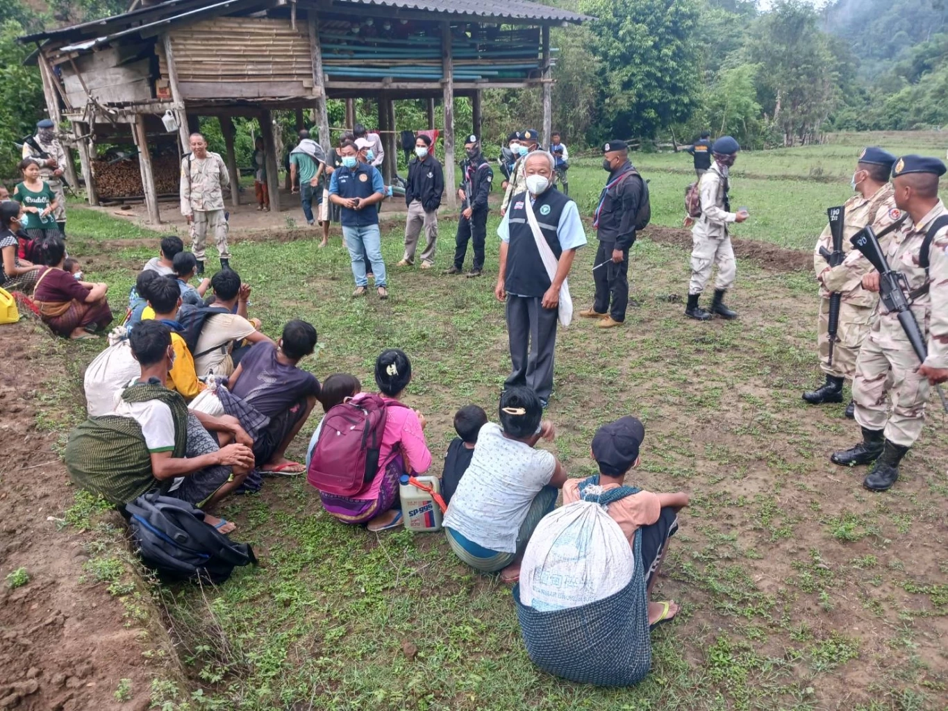 เมียนมา - กะเหรี่ยง ปะทะเดือด ใช้อากาศยานถล่ม ผู้ลี้ภัยทะลักไทยเกือบ 4 พันคน