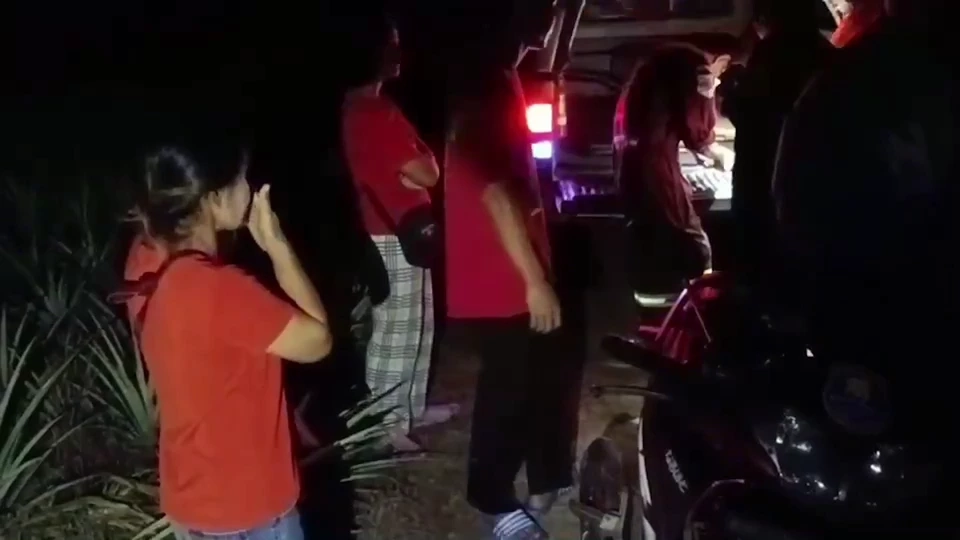 สุดสลด! ลูกทรพี เมาเหล้าคลั่งยา ใช้เคียวตัดปาล์ม ทำร้ายพ่อดับ