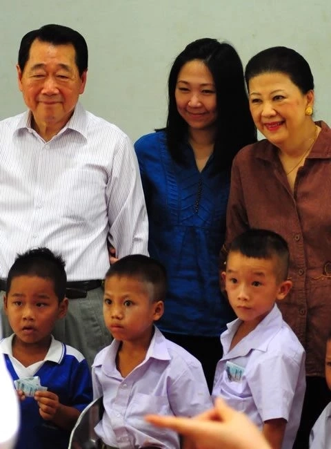 เปิดประวัติ "คุณหญิงเทวี" เจียรวนนท์ ตลอด 62 ปีที่เคียงคู่ "เจ้าสัวซีพี"