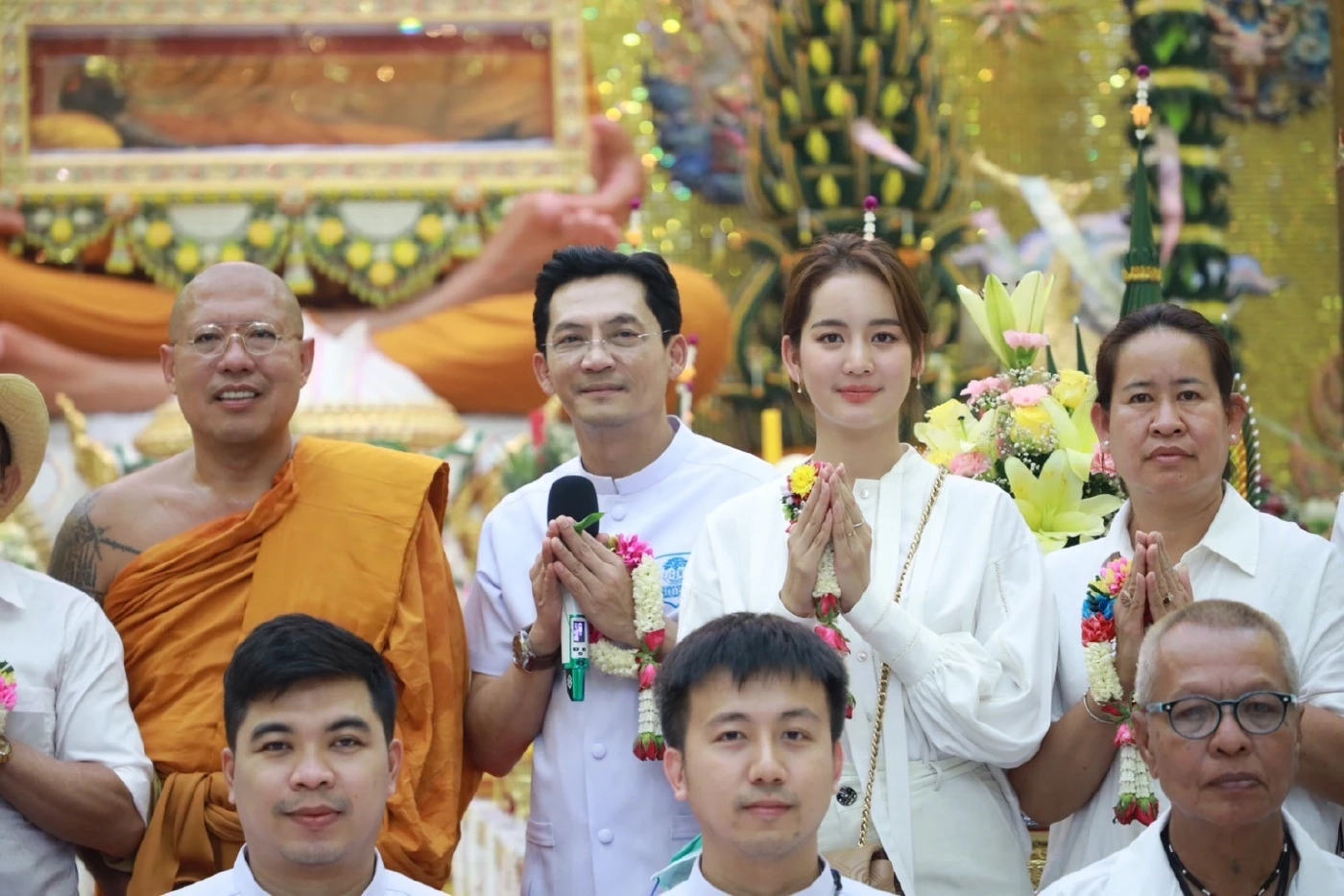 โบว์ เมลดา นำทีมศิลปินดารา ทำบุญ วันวิสาขบูชา 2566