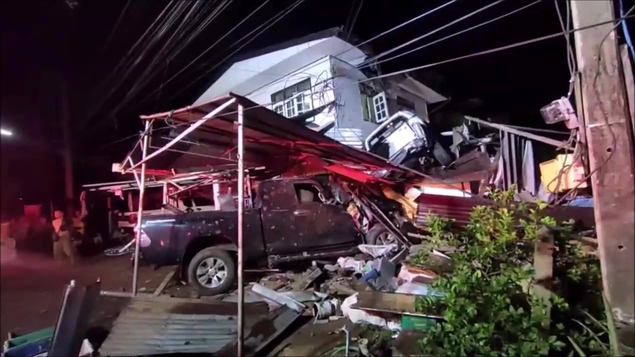 แม่หนุ่มซิ่งรถทะลุหลังคา โผล่เคลียร์เจ้าของบ้าน เรียกค่าเสียหาย 2 ล้าน