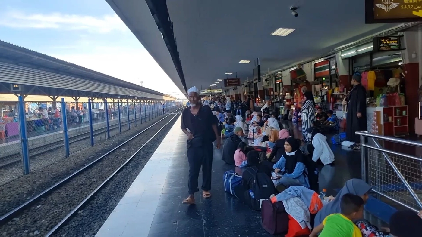 ชุมทางหาดใหญ่แทบแตก ไทยมุสลิม 3 จังหวัดชายแดนใต้ แห่กลับฉลอง"ฮารีรายอ"