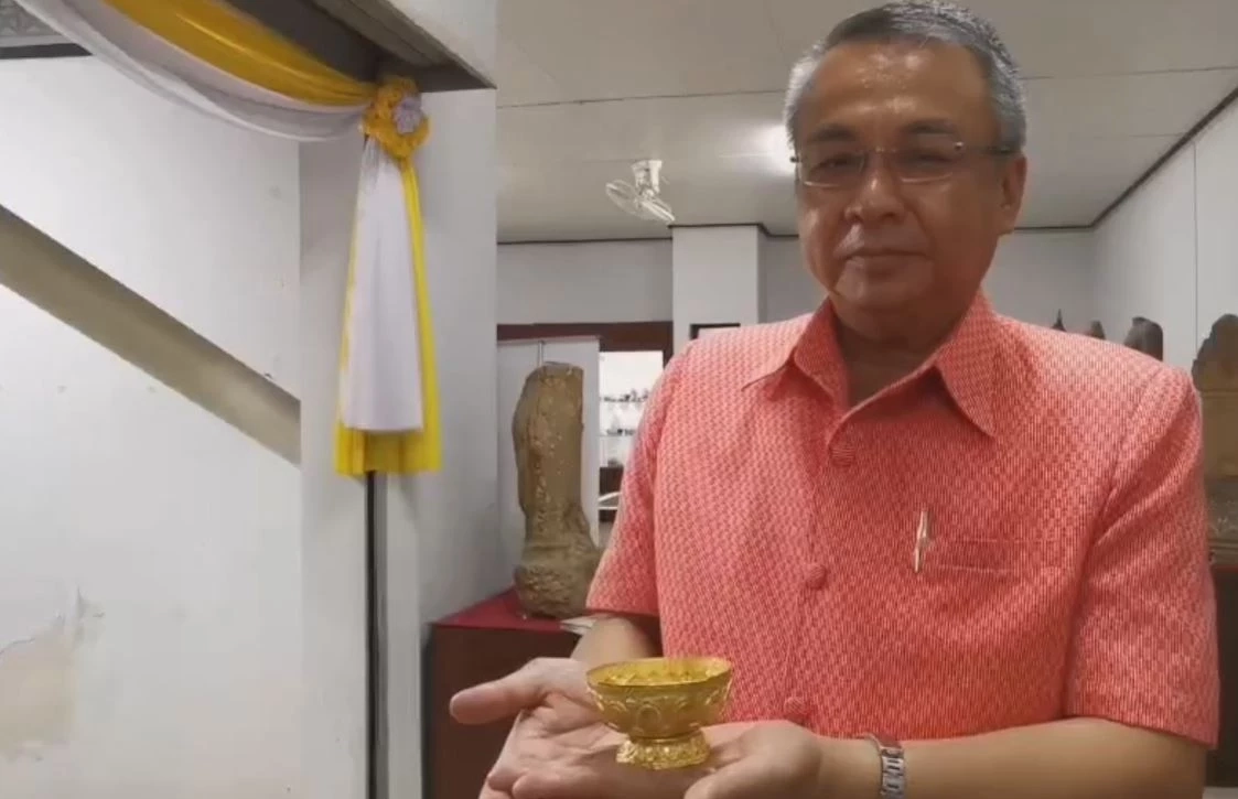 พ่อเมืองสุราษฎร์ฯ ลงตรวจสอบ "พานทองคำแท้" หลังขุดเจอในวัด