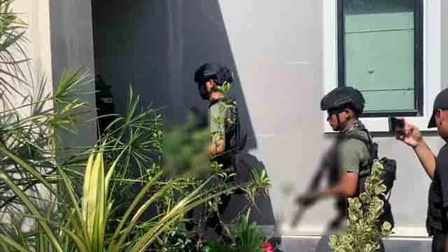 ค้นบ้าน สจ.กร่าง ตะลึง! พบปืนสั้น-ยาว 15 กระบอก นอภ.เตรียมเพิกถอนใบ ป.4