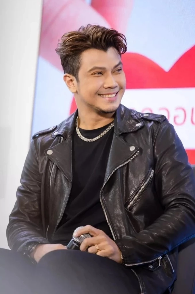 เผยรายได้ "จูน" ภรรยา "หนุ่มกะลา" หน้าที่การงาน โปรไฟล์เธอคนนี้ไม่ธรรมดา