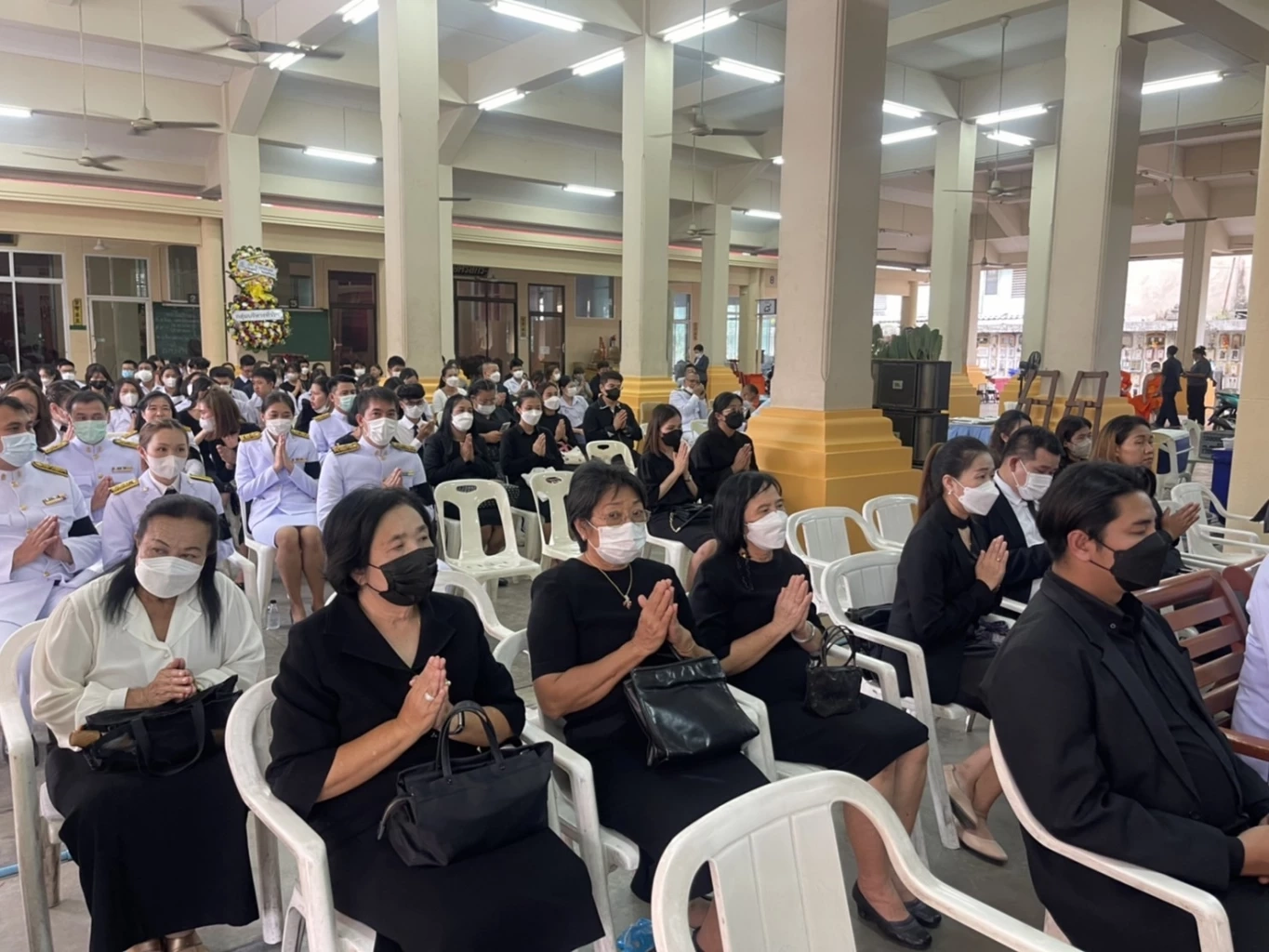 ในหลวงพระราชทานน้ำหลวงอาบศพ "น้องเบนซ์" นักเรียนราชวินิตมัธยม