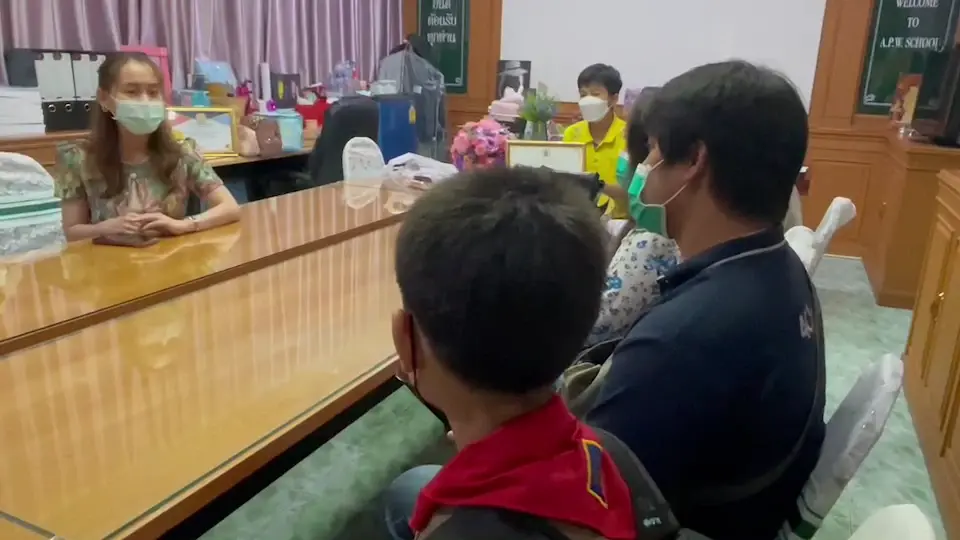 รองผอ. สั่งสอบ ครูคณิตศาสตร์ ขว้างปากกาหวิดเข้าตา ม.1 เจ้าตัวอ้างไม่ตั้งใจ