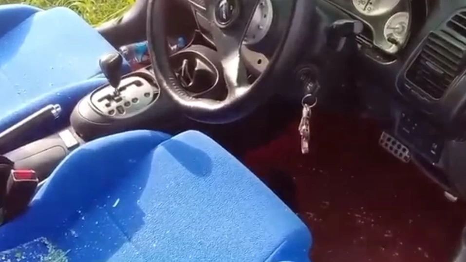 เปิดคลิป แก๊งโจ๋นครนายกสุดโหด ซิ่งไล่ล่าทำร้ายนักท่องเที่ยว ทุบรถพังยับ