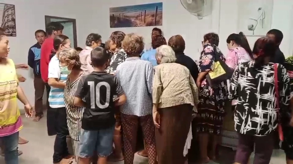 ร่าง"น้องนิว" กลับถึงบ้านร้อยเอ็ด ญาติร่ำไห้ทำใจไม่ได้ จากไปเหตุศัลยกรรม