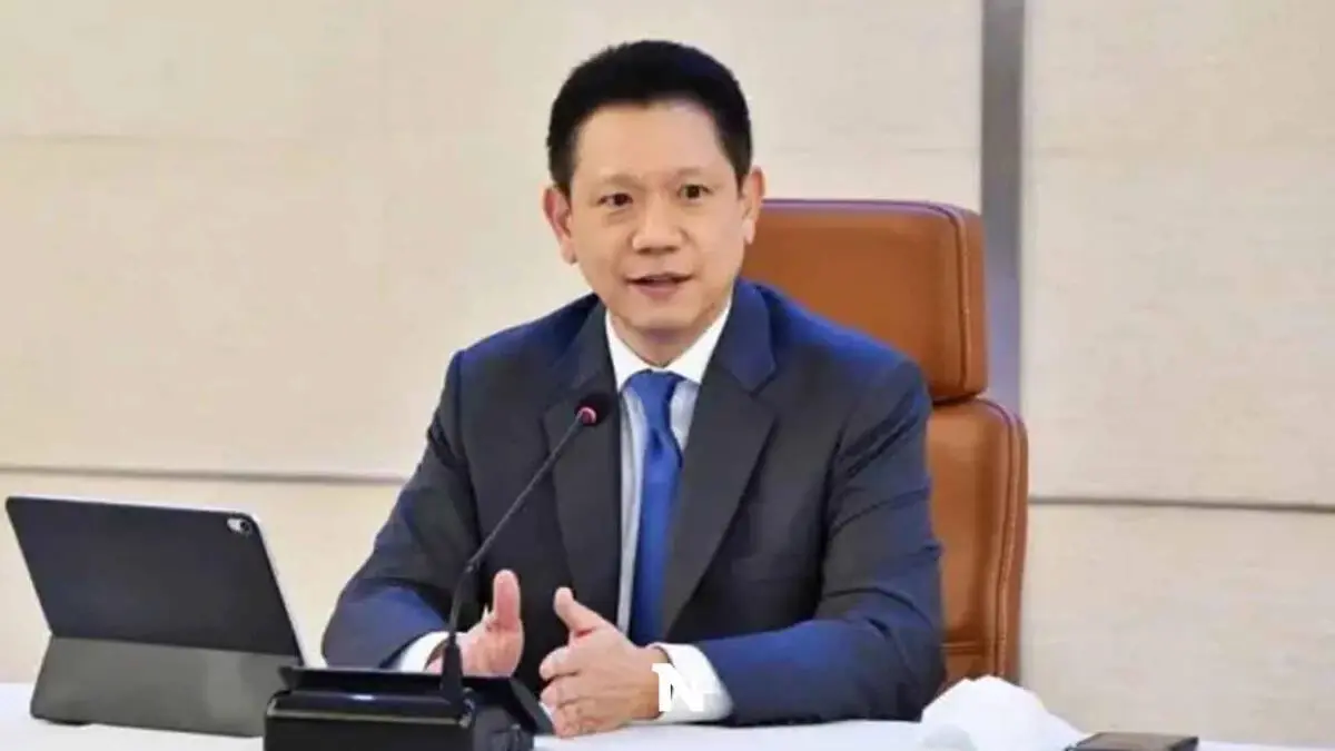 นายลวรณ แสงสนิท อธิบดีกรมสรรพากร 