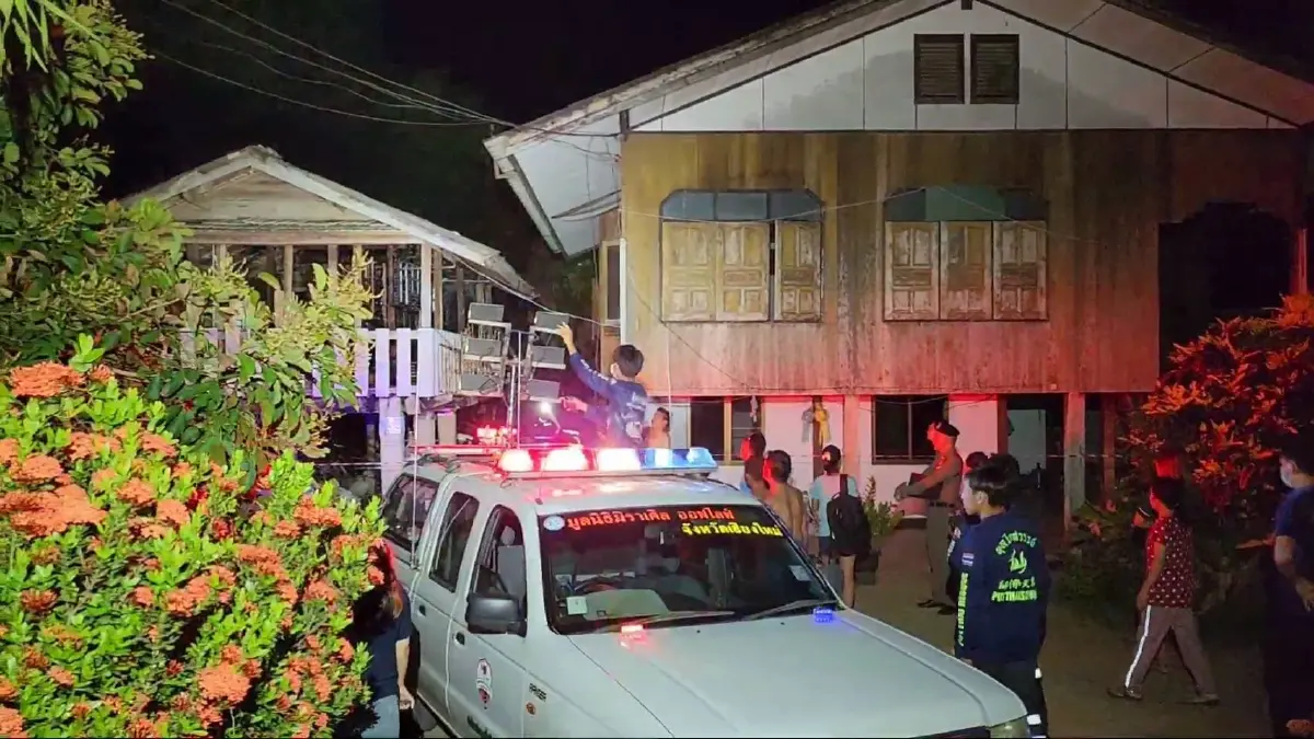 เปิดคลิป โรงงานผลิตพลุระเบิด ไฟลุกท่วมกลางดึก ชาวบ้านวอนย้ายออกพื้นที่