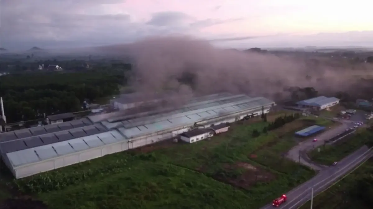 ไฟไหม้ห้องเย็น โรงงานสับปะรด คาดไฟฟ้าลัดวงจร เสียหายนับล้าน