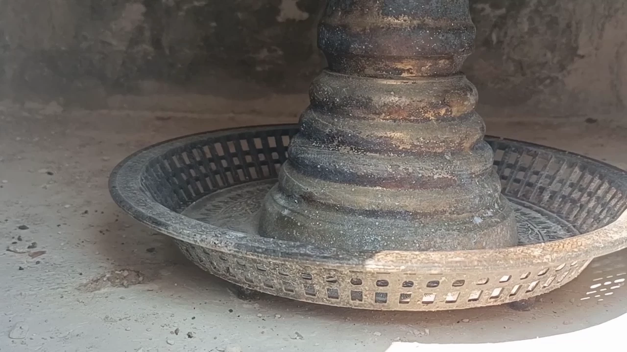 ชาวบ้านเดือด สาปแช่งโจรทุบเจดีย์เก็บอัฐิบรรพบุรุษ ขโมยเงิน-โกศทองเหลือง