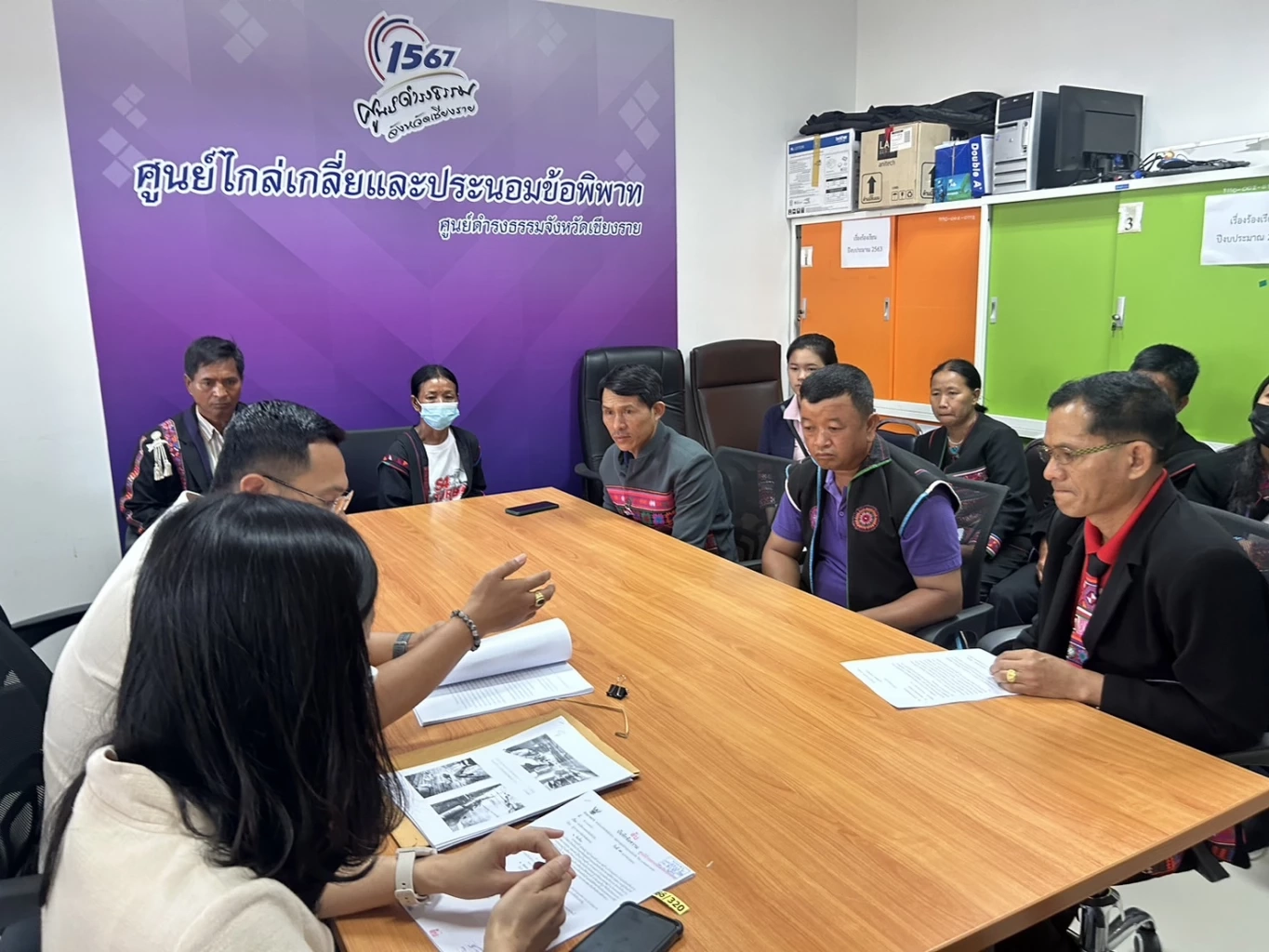 ชาวบ้านเชียงรายนับร้อย รวมตัวขับไล่ผู้ใหญ่บ้าน "อมเงิน-ทำร้ายลูกบ้าน"