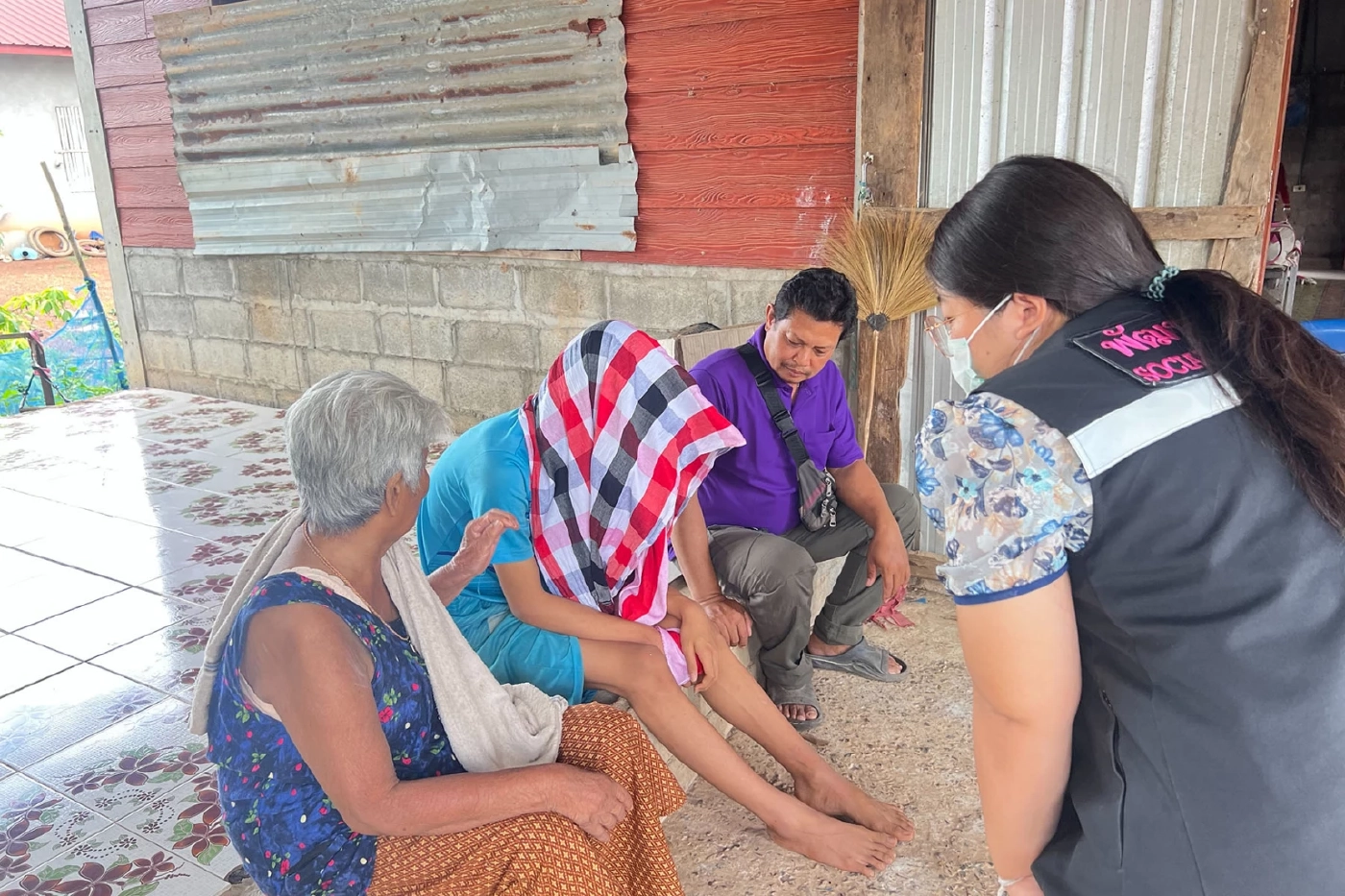 ตะลึง!! พบ ด.ช.วัย 15 เก็บตัวแต่ในห้อง ไม่อาบน้ำนาน 3 ปี เหตุเพื่อนรังแก