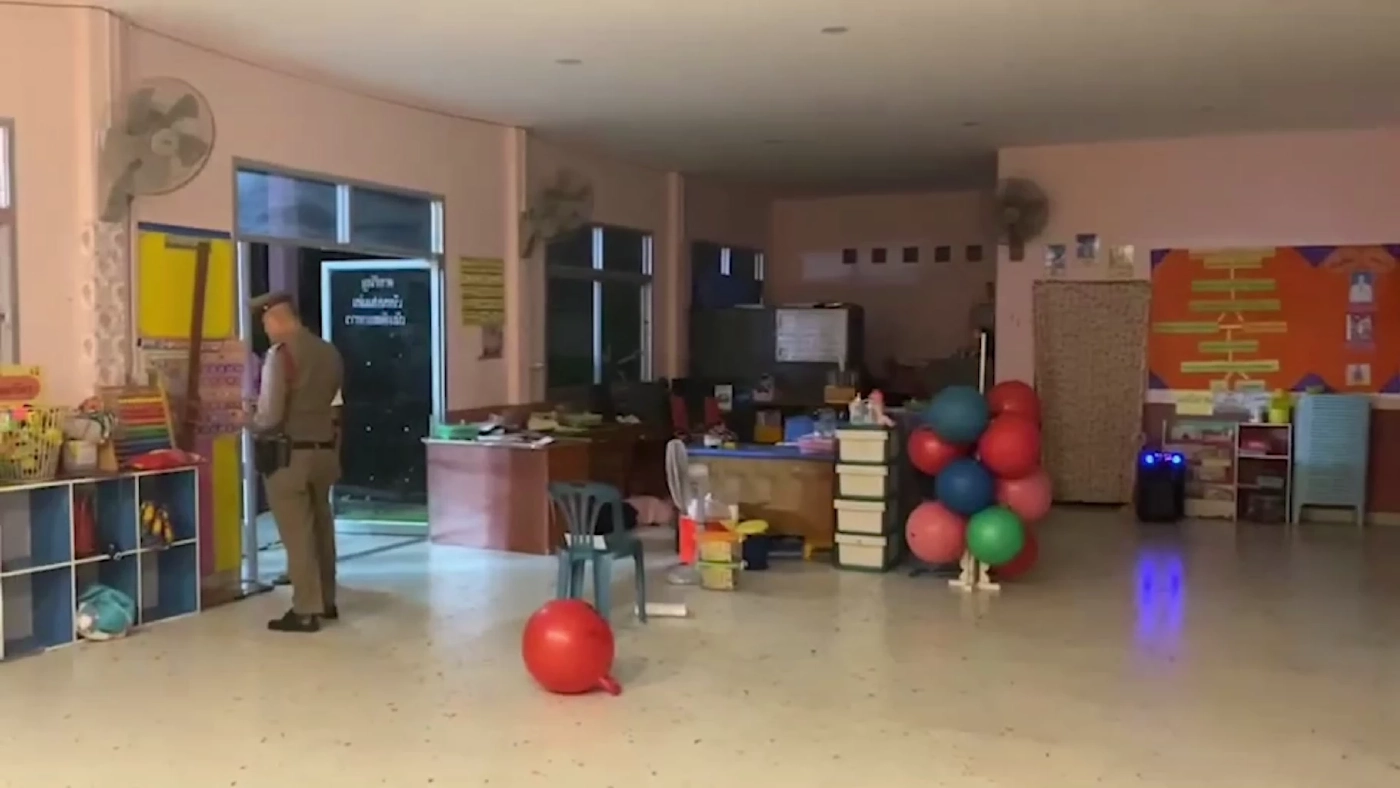 สามีสุดโหด! อีโต้ฟันหัวครูสาวดับในศูนย์พัฒนาเด็ก แล้วพยายามผูกคอหนีผิด