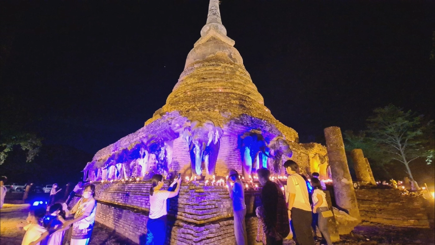 พุทธศาสนิกชนทั่วไทย ร่วมทำบุญตักบาตรเนื่องใน "วันวิสาขบูชา"