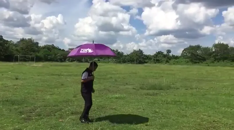 ค้านสายตา! สนามกีฬาตรังงบซ่อม 5 ล้าน แต่หญ้ายังขึ้นปกคลุม พื้นเป็นหลุมแอ่ง