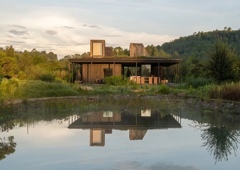 "บ้านเก็บน้ำฝน" ออกแบบให้กักเก็บน้ำไว้ใช้ตลอดทั้งปี พร้อมฟังก์ชั่นการใช้งานพลังงานหมุนเวียน