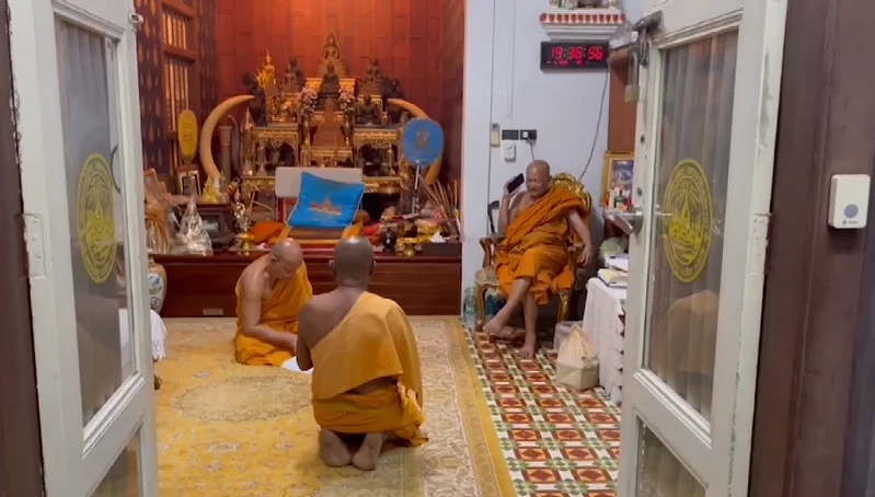 รออะไร! เจ้าคณะจังหวัดภูเก็ต จับสึกพระลูกวัดขอนแก่น นอนเมาแอ๋หน้าบ้านคน