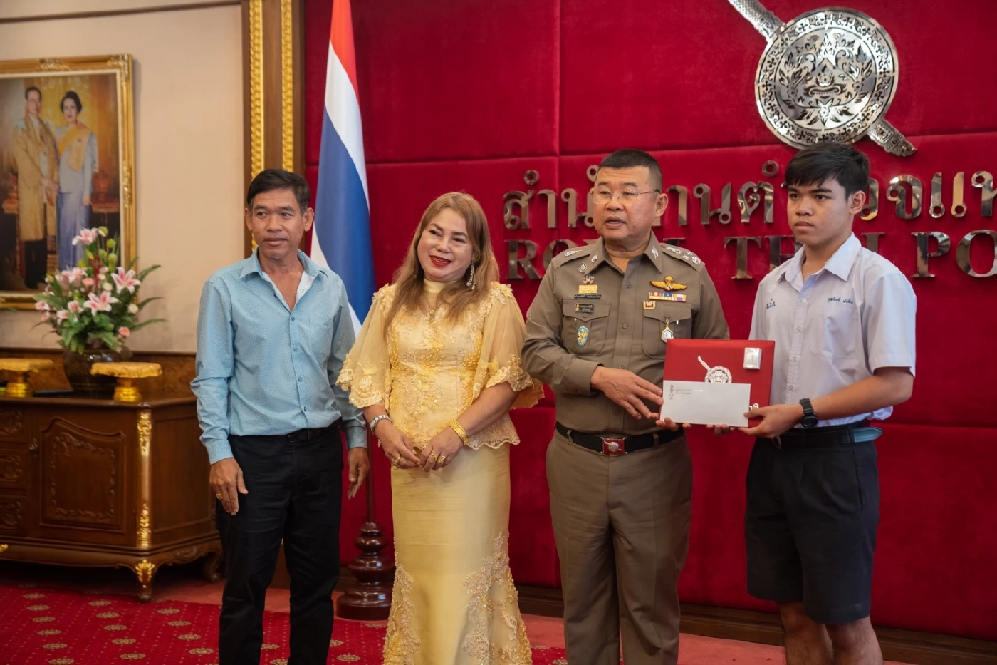 “ทำดี มีรางวัล”  3 พลเมืองดี 1 ตำรวจ ช่วยชีวิต นทท.จมน้ำ