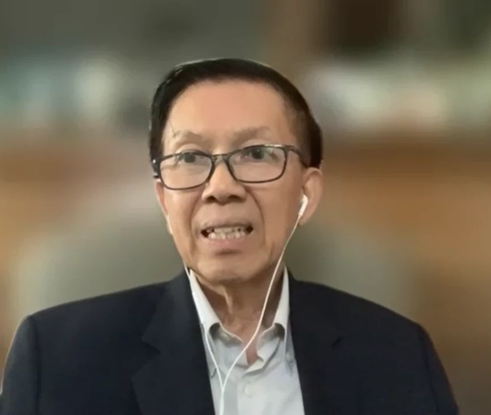 "ศ.ดร.กิตติคุณ ดร.สุรชาติ บำรุงสุข"  อาจารย์คณะรัฐศาสตร์ จุฬาลงกรณ์มหาวิทยาลัย