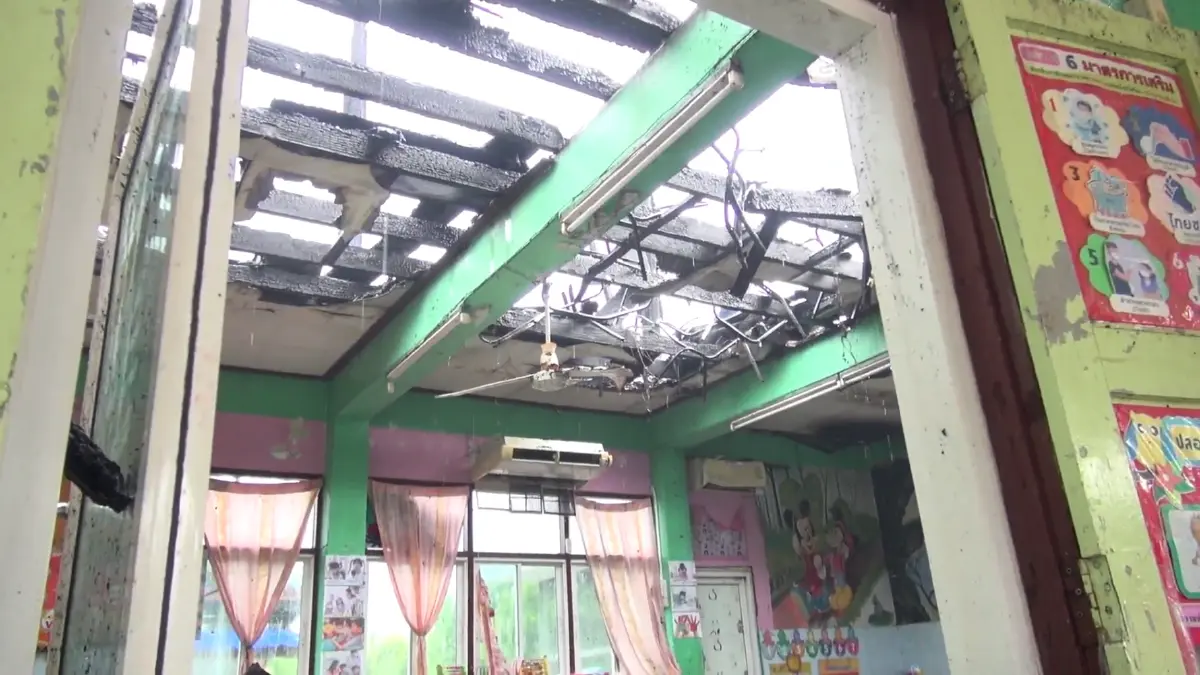 ไฟไหม้อาคารเรียนเก่าสิงห์บุรีวอด ค่าเสียหายนับล้าน คาดไฟฟ้าลัดวงจร”